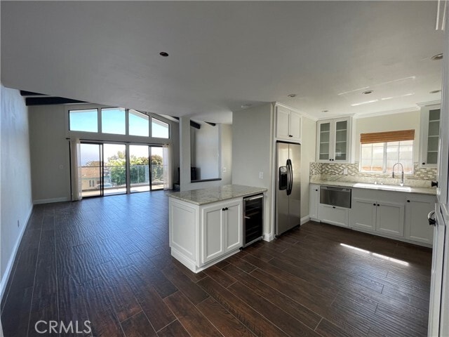 Building Photo - 1560 Del Mar Ave