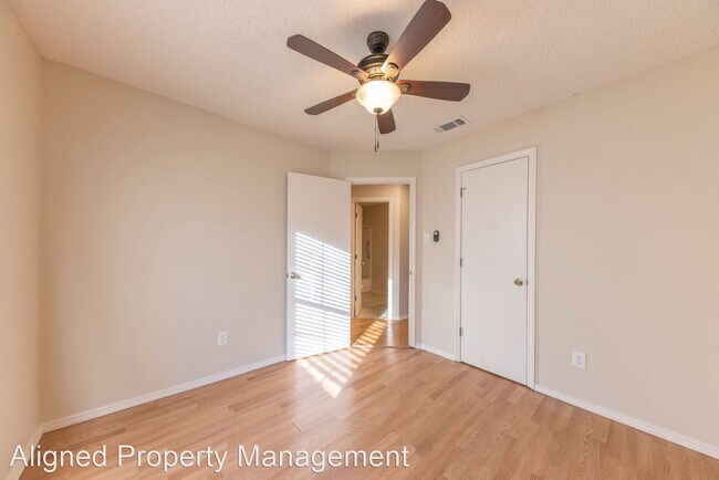 Building Photo - 4 br, 2 bath House - 1715 Calgary Trail