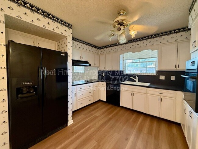 Building Photo - 5907 Gumwood Dr