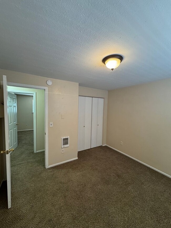 Building Photo - Nice 2 Bedroom 1 Bath Apartment in Sheridan