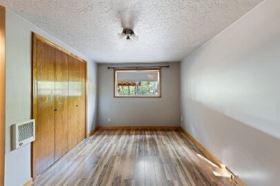 Building Photo - Spacious home with outbuilding
