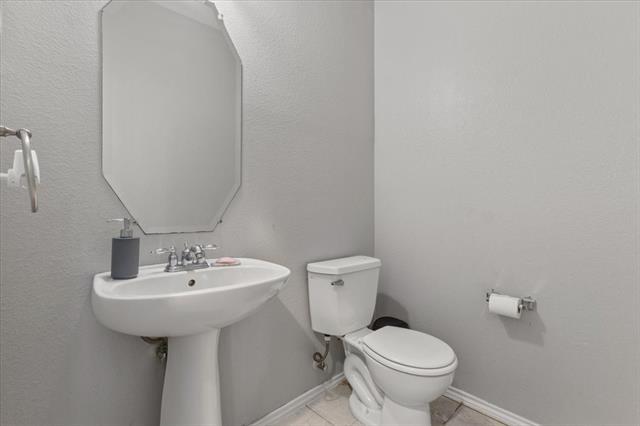 Building Photo - 1435 Sleepy Hollow Dr