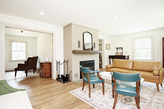 Building Photo - Updated Keswick Cottage on Over 7 Acres