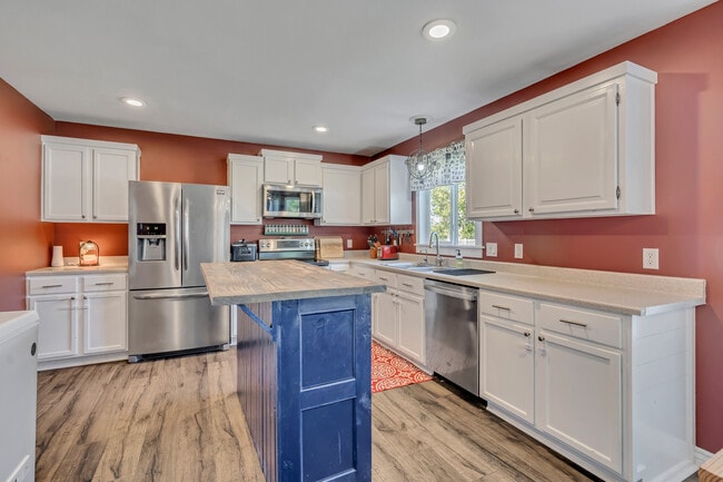 Building Photo - 6790 Greenfield Ln