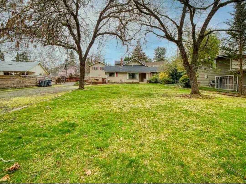 Building Photo - 1428 Crown Ave