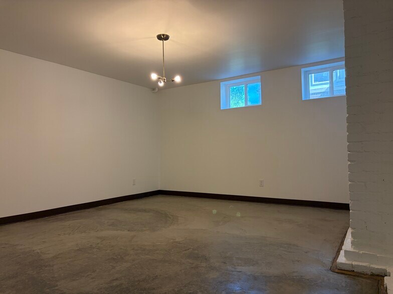 Building Photo - 1530 S 4th St