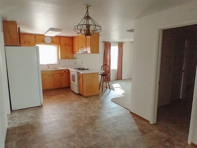 Building Photo - MOVE IN SPECIAL $500 OFF FIRST MONTHS RENT