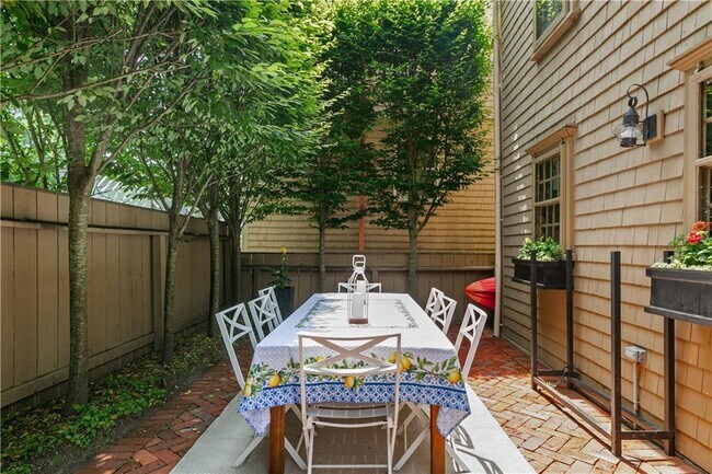 Building Photo - 35 2nd St