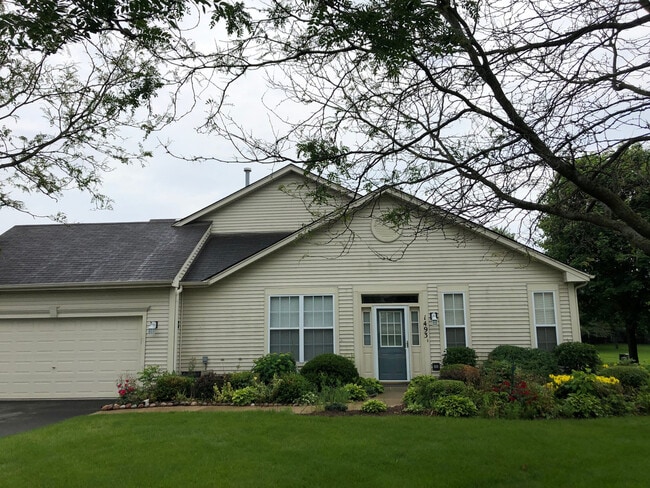 Building Photo - Exceptionally Clean 2-Bedroom Ranch with Double Car Garage