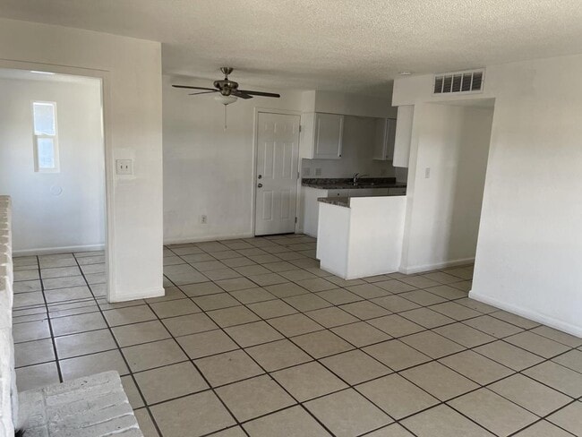 Building Photo - 4438 E Dakota Ave