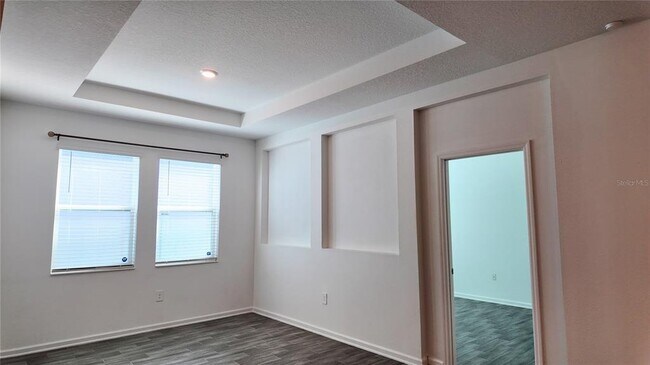 Building Photo - 6366 Lakepine St