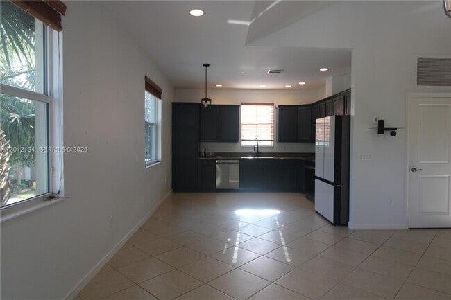 Building Photo - 2977 Solano Ave