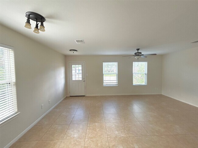 Building Photo - 3807 Putnam Dr
