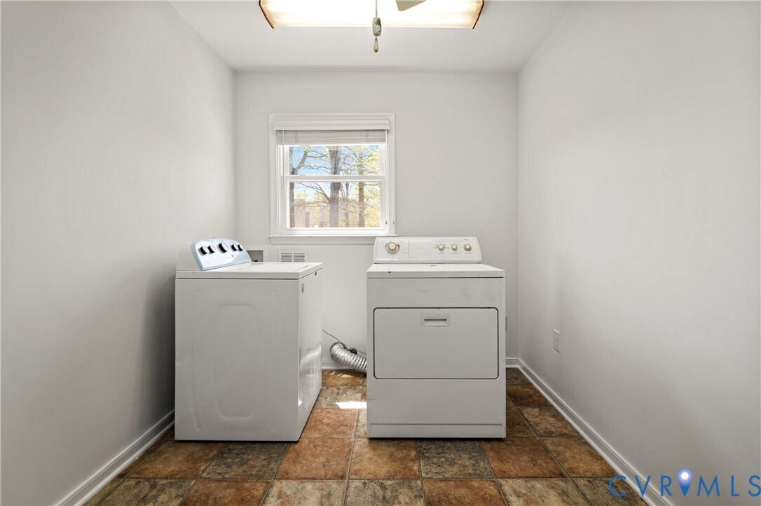 Building Photo - 7156 Birchwood Cir