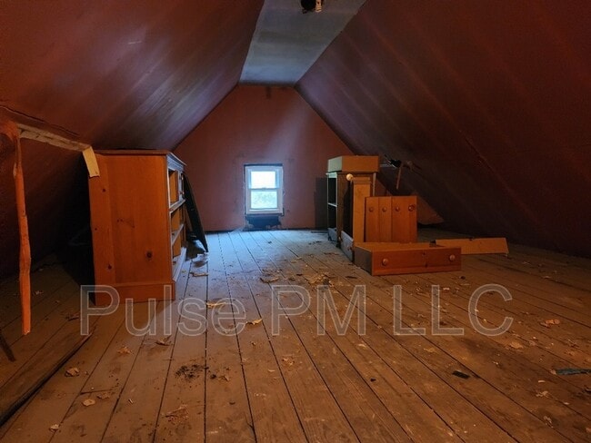 Building Photo - 1539 St Clair St