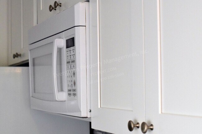 Building Photo - 824 N Garfield Ave