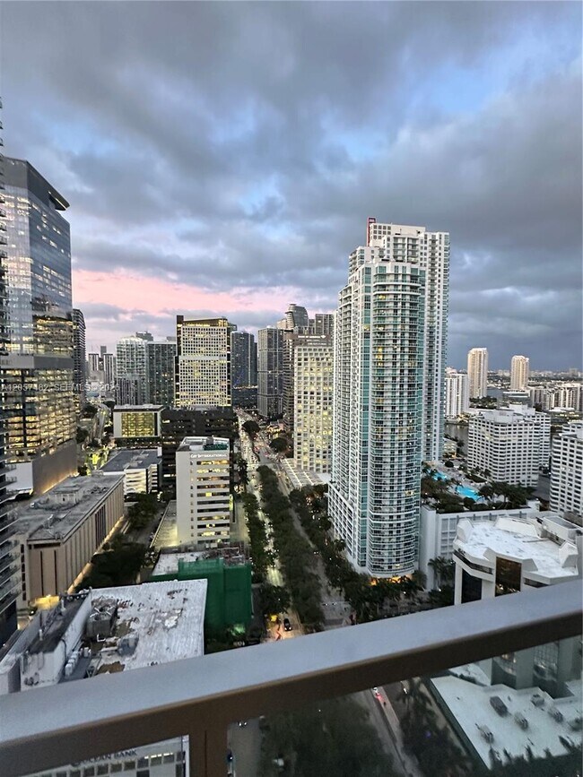 Building Photo - 1060 Brickell Ave