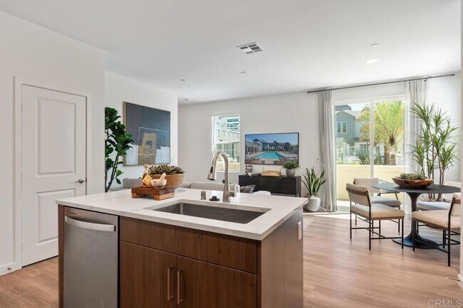 Building Photo - 5035 Avenida Lugano