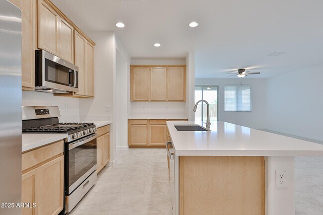 Building Photo - 8806 W Orange Dr