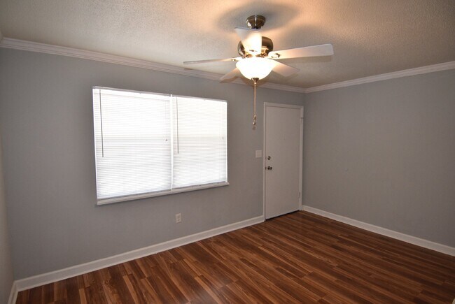 Building Photo - House for Rent