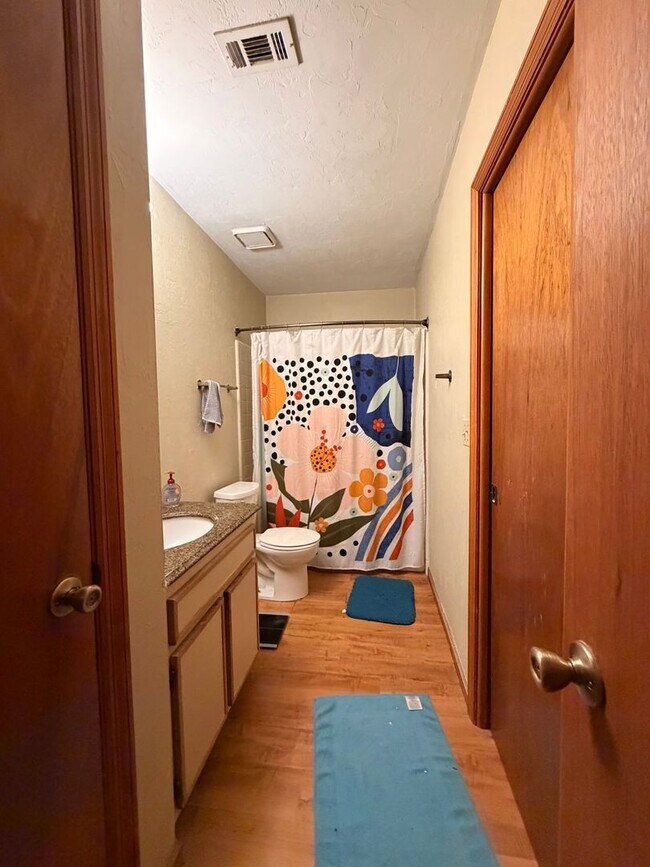 Building Photo - 2 Bed/ 2 Bath Near FSU