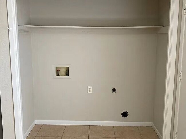 Building Photo - 733 Chaparral Cir