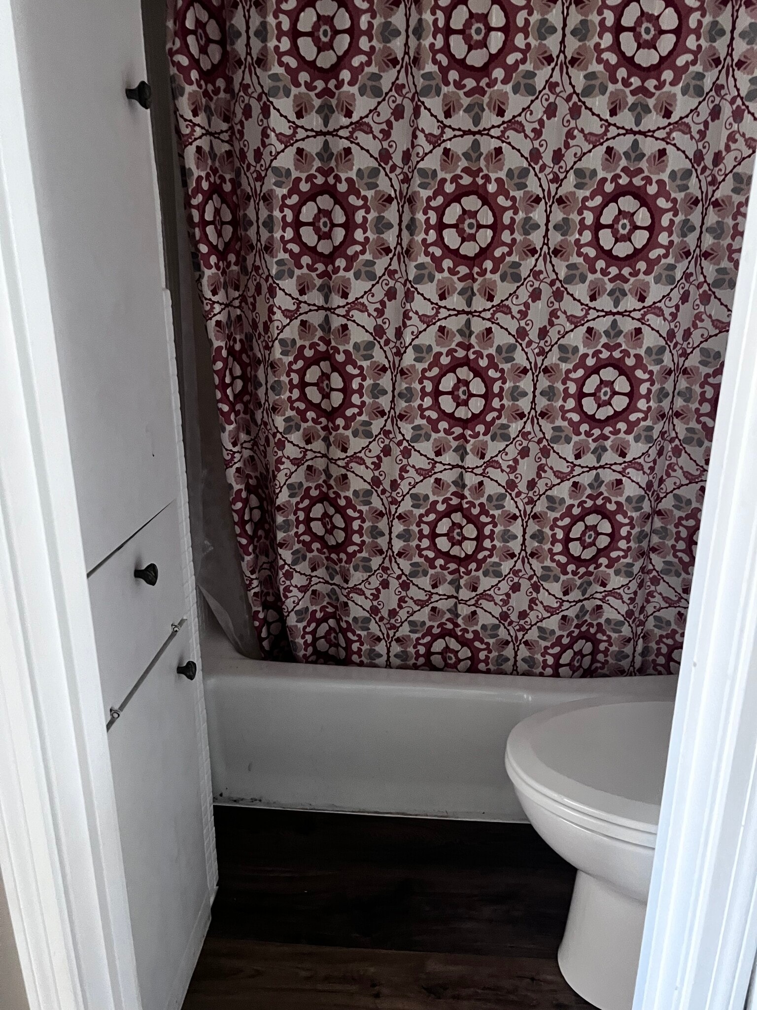 Linen closet, shower tub - 1108 W Plato Rd