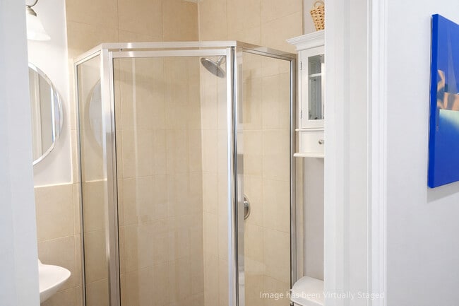 Building Photo - 852 N Paulina St