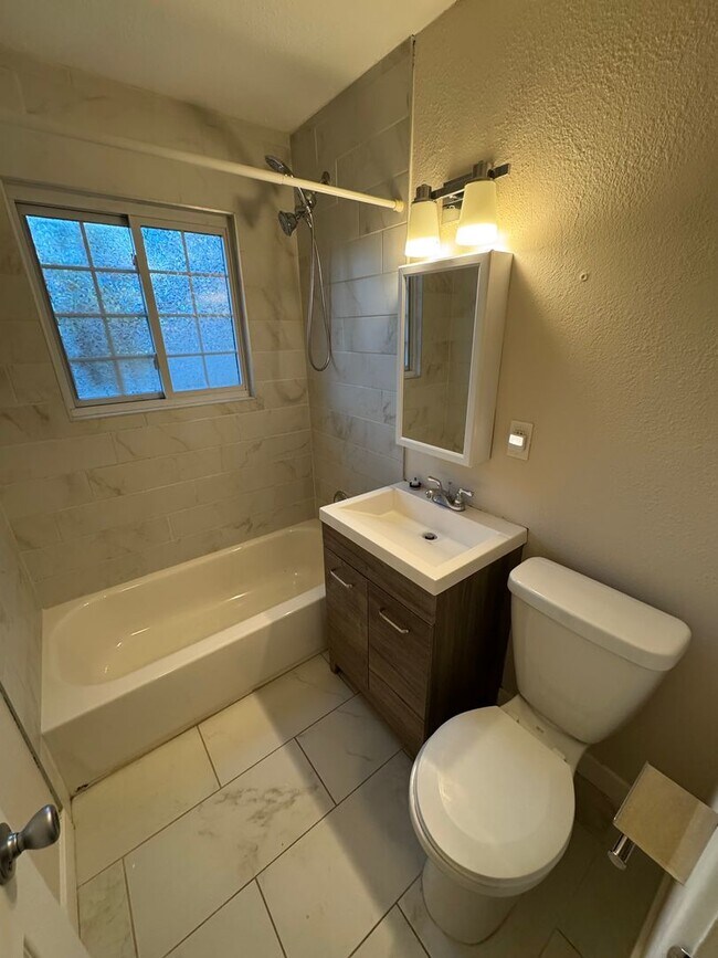 Building Photo - 1186 Rosemary St