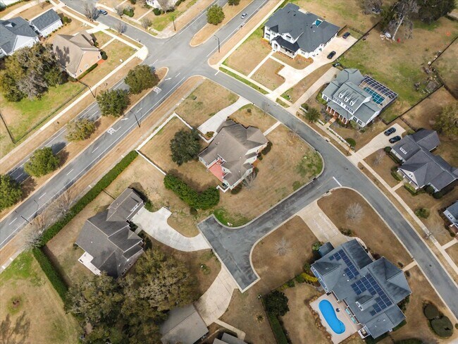 Building Photo - 3078 Dickinson Dr