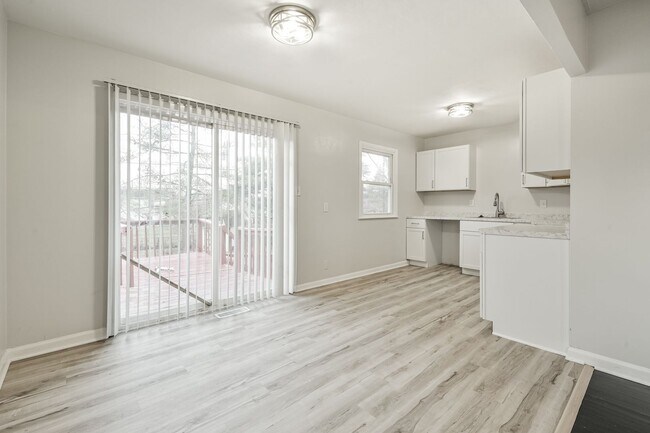 Building Photo - Check out this beautiful and spacious home.  Located in Irvington with access to Warren Twp schools.