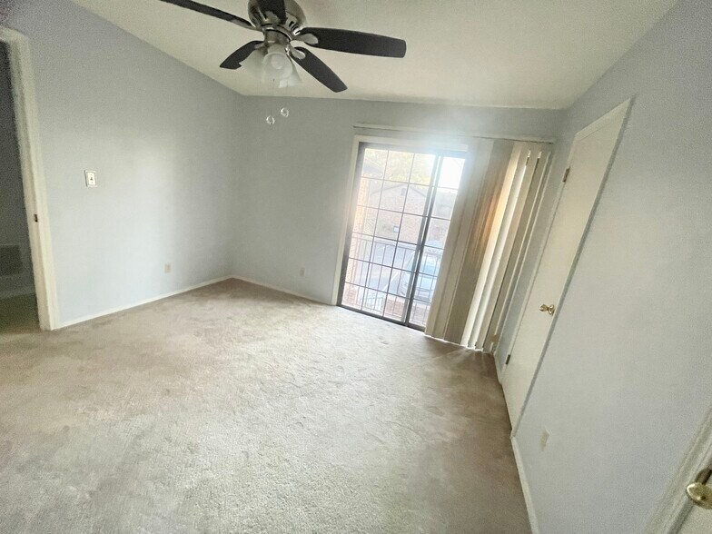 Building Photo - 720 Coventry Ln