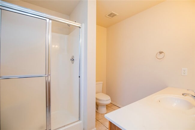Building Photo - 610 Maplewood Dr