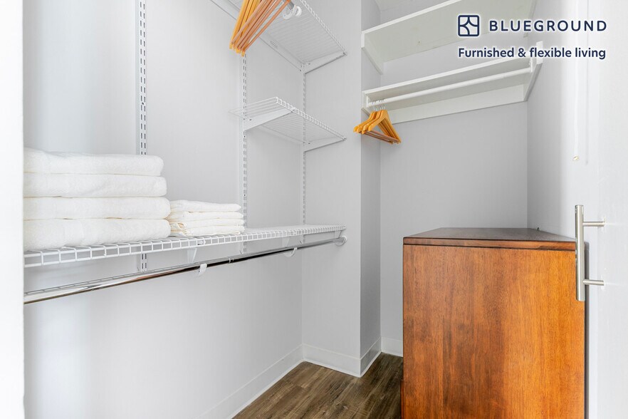 Building Photo - 8 W Chestnut St