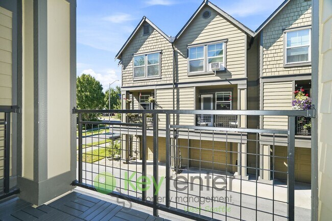 Building Photo - Modern Comfort Meets Classic Seattle Charm
