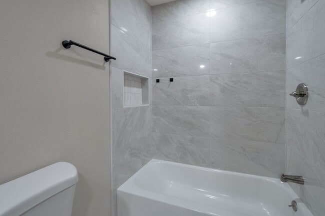 Building Photo - Super Nice Remodeled Home with Pool Close to ASU