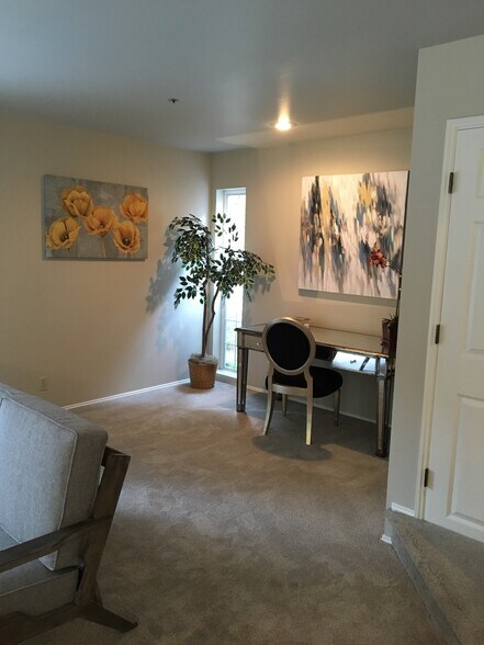 different look at nook space by living room. - 9915 NE 124th St