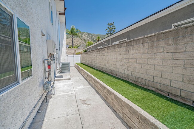 Building Photo - ADU 2 Bedroom for Rent in Sylmar!