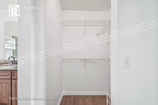 Building Photo - Charming 4-Bedroom Ranch with a Spacious L...