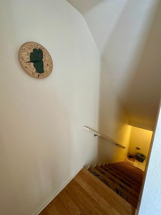 Building Photo - MOVE IN SPECIAL Light and Bright North Par...