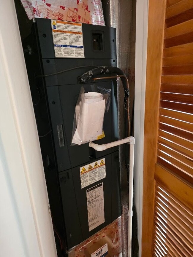 Building Photo - For Rent