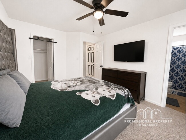 Building Photo - 4-bedroom, 2-bathroom home in Desert Sands