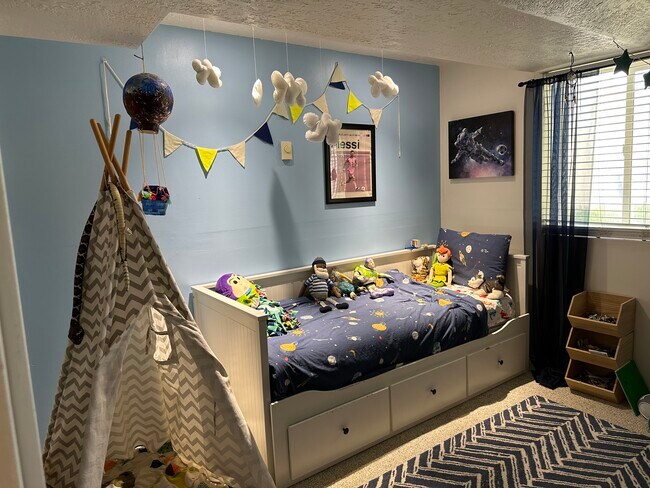 Building Photo - 2258 W 5700 S