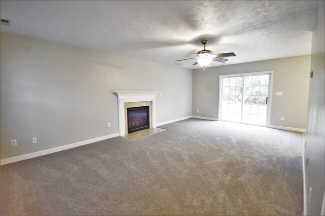 Building Photo - 4 Bedroom, 2 Bathroom : Pets under 30 lbs