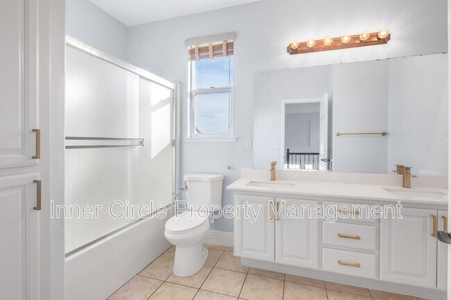 Building Photo - 812 Shasta Daisy Dr