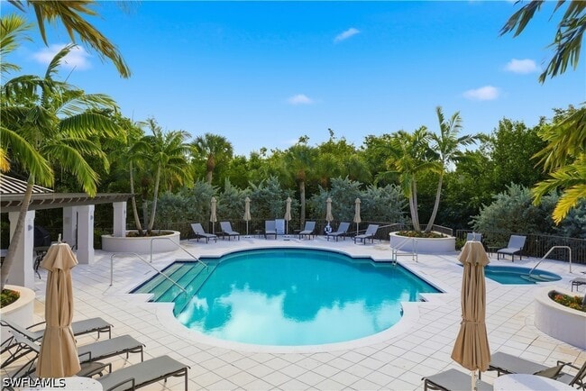 Building Photo - 8990 Bay Colony Dr