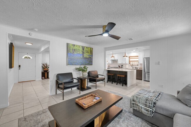 Building Photo - 28926 Twisted Oak Dr
