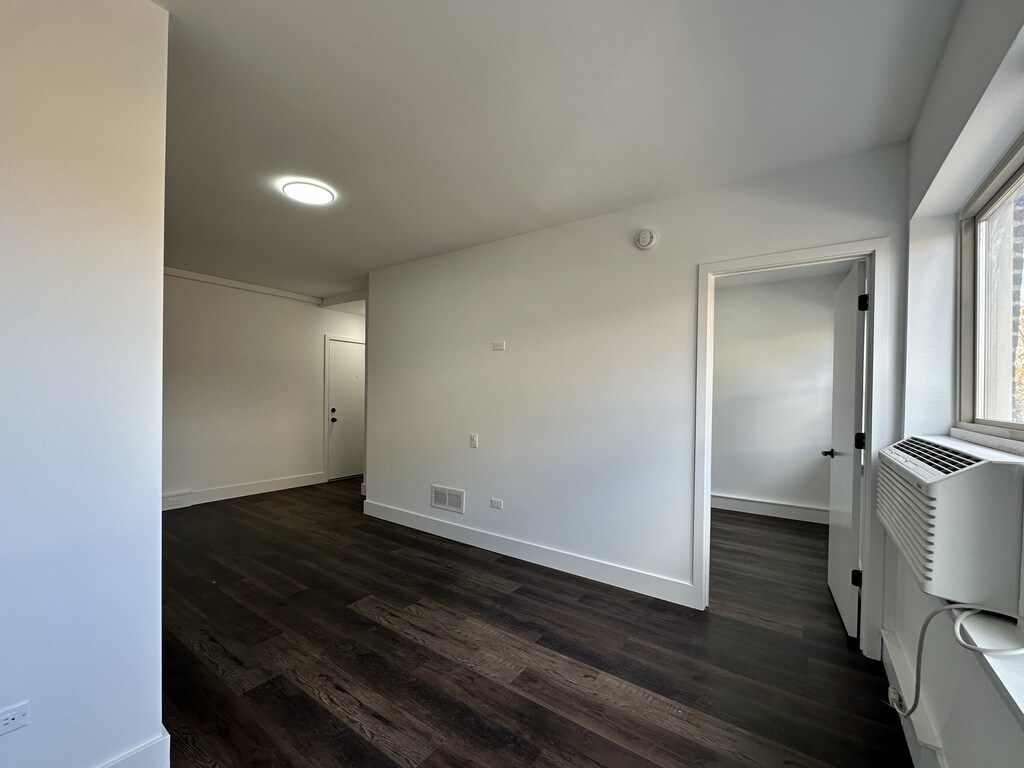 Building Photo - 1553 W Hollywood Ave