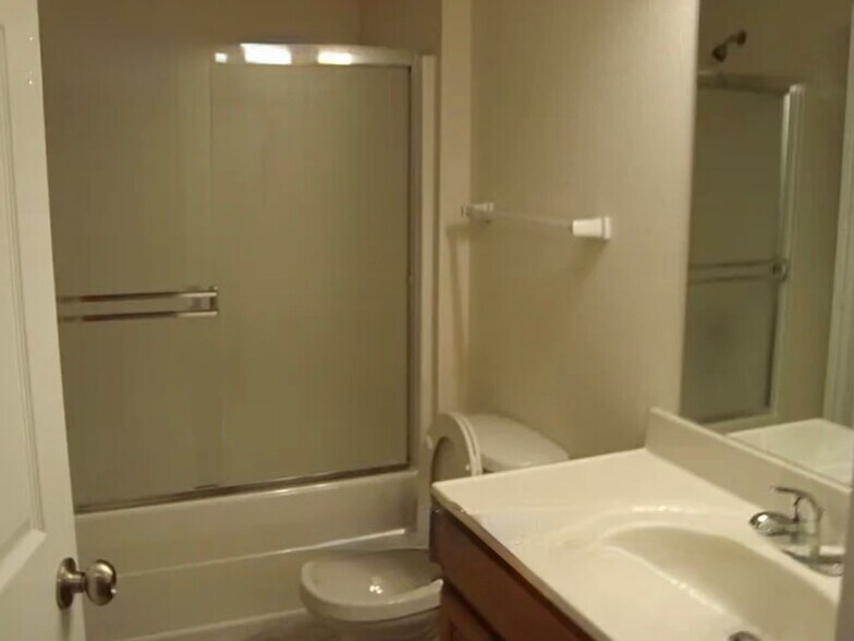 Building Photo - 712 SW Shadow Glen Dr