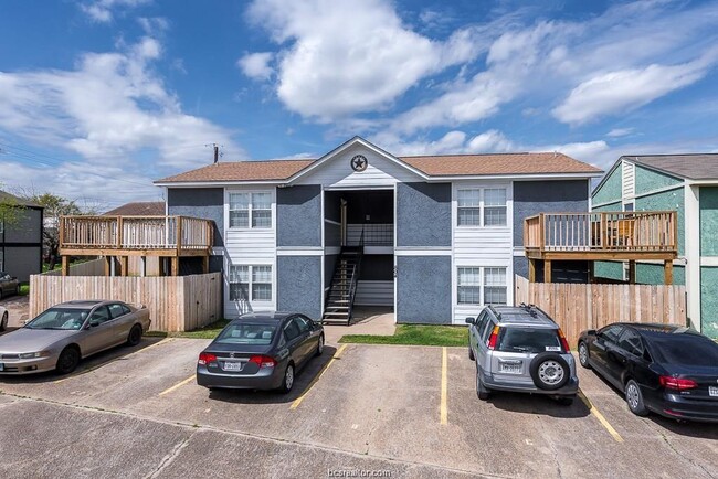 Primary Photo - 804 Oran Cir